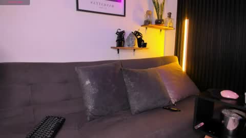 Mia online show from May 31, 1:14 am