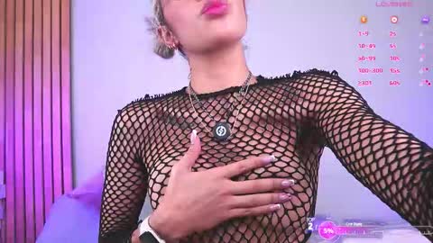 Mia Reeves online show from October 1, 7:53 pm