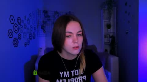 mia online show from April 13, 9:04 am