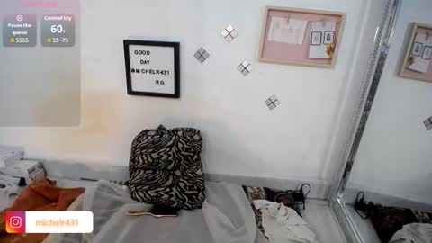 Snapshot of mia_reys chatting on October 18, 11:44 am mia reys online show from October 18, 11:44 am