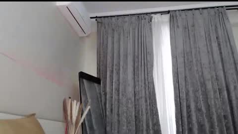 Snapshot of mia_rie chatting on April 1, 3:29 am Mia Rie online show from April 1, 3:29 am