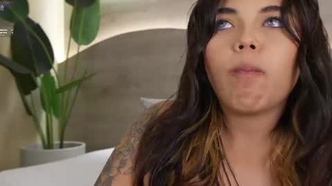 Snapshot of mia_rosalie chatting on June 18, 9:14 am mia_rosalie online show from June 18, 9:14 am
