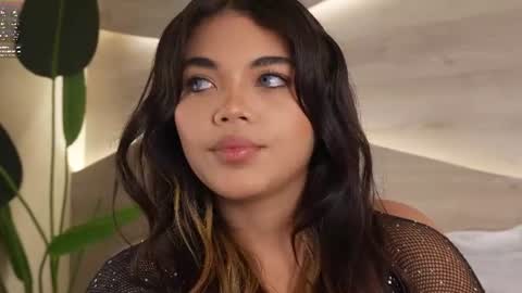 Snapshot of mia_rosalie chatting on June 19, 7:39 pm mia_rosalie online show from June 19, 7:39 pm