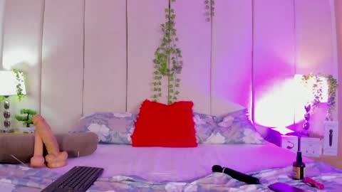 Snapshot of mia_rousse25 chatting on April 19, 6:10 pm mia rousse25 online show from April 19, 6:10 pm