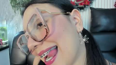 Mia Roux online show from November 20, 4:01 am