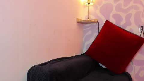 Mia . online show from November 1, 12:40 pm