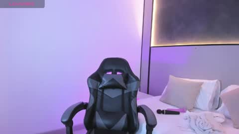 M I A online show from June 9, 12:17 pm