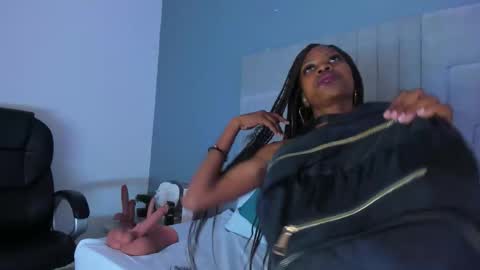 mia_smith_x online show from October 18, 7:36 pm