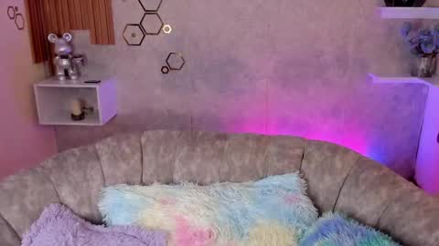 Mia online show from May 8, 6:13 pm