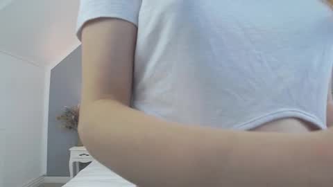 Snapshot of mia_sofie chatting on November 25, 6:02 am Mia online show from November 25, 6:02 am