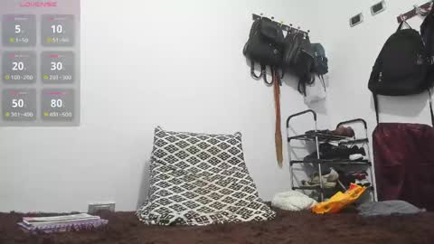 Snapshot of mia_soman chatting on March 11, 8:53 am mia soman online show from March 11, 8:53 am