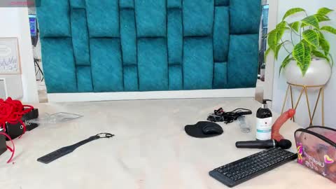 Mia sophiia online show from March 6, 8:52 am