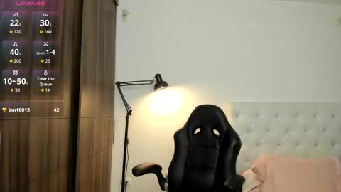 Mia online show from February 2, 12:15 pm