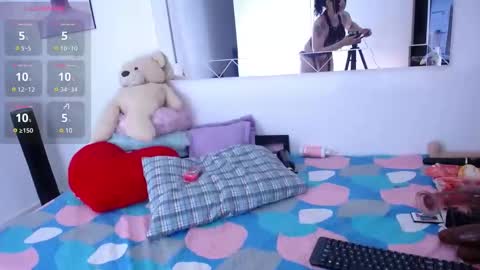 Snapshot of mia_starss chatting on February 9, 5:50 am Mia online show from February 9, 5:50 am