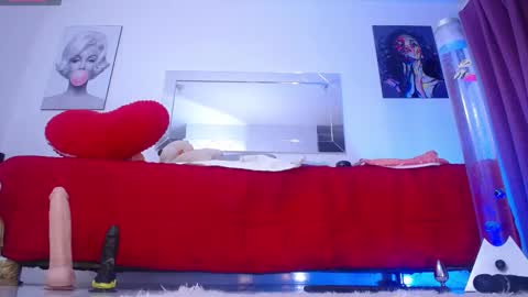 Snapshot of mia_starss chatting on February 15, 2:47 am Mia online show from February 15, 2:47 am