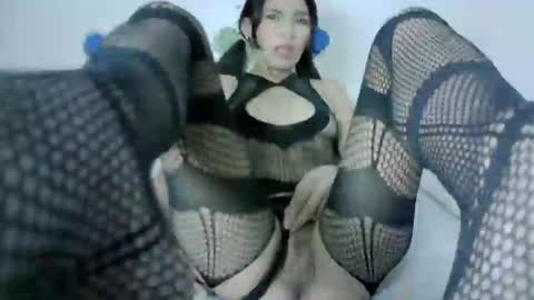 Snapshot of mia_suarez4 chatting on May 27, 1:35 am MIA suarez4 online show from May 27, 1:35 am