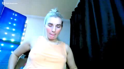 Snapshot of mia_sunnyy chatting on December 7, 9:44 pm Mia. online show from December 7, 9:44 pm