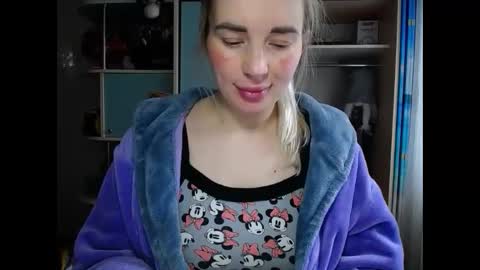 Snapshot of mia_sunnyy chatting on February 17, 11:07 am Mia. online show from February 17, 11:07 am