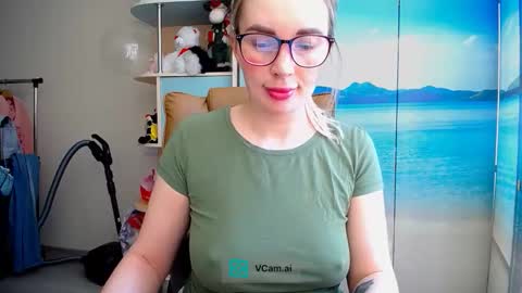 Snapshot of mia_sunnyy chatting on March 13, 1:29 pm Mia. online show from March 13, 1:29 pm