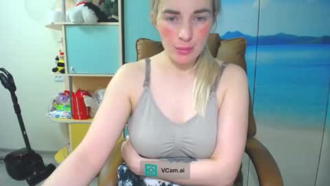 Snapshot of mia_sunnyy chatting on March 28, 9:58 pm Mia. online show from March 28, 9:58 pm