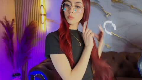 Mia online show from October 31, 2:29 pm