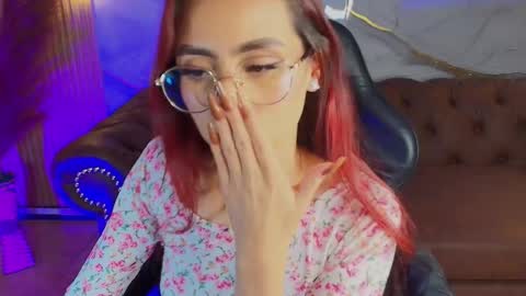 Mia online show from November 5, 2:06 pm