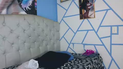 mia_thompson_0 online show from June 30, 12:39 pm