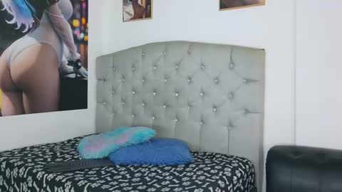 mia_thompson_0 online show from July 20, 11:45 am