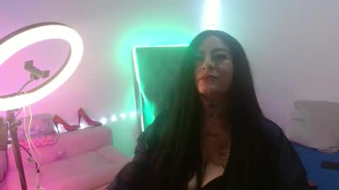 MIA VANTT online show from March 22, 1:03 pm