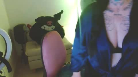 MIA VANTT online show from March 30, 1:34 pm