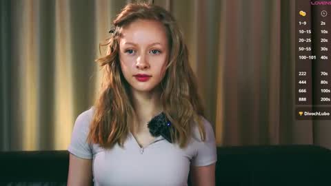 Snapshot of mia_vebes chatting on October 19, 10:27 am Mia online show from October 19, 10:27 am