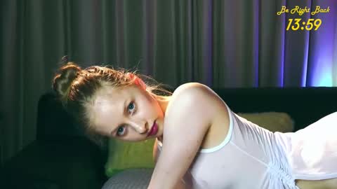 Snapshot of mia_vebes chatting on November 16, 5:51 pm Mia online show from November 16, 5:51 pm