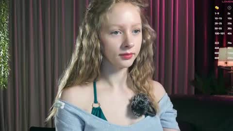 Snapshot of mia_vebes chatting on November 27, 10:28 am Mia online show from November 27, 10:28 am