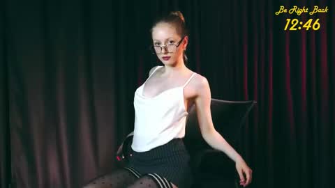 Snapshot of mia_vebes chatting on November 30, 11:47 am Mia online show from November 30, 11:47 am