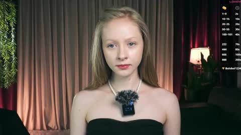 Snapshot of mia_vebes chatting on December 15, 3:27 pm Mia online show from December 15, 3:27 pm