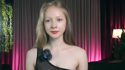 Snapshot of mia_vebes chatting on December 17, 3:51 pm Mia online show from December 17, 3:51 pm