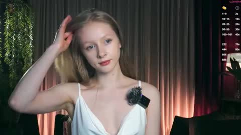 Snapshot of mia_vebes chatting on December 20, 5:09 pm Mia online show from December 20, 5:09 pm