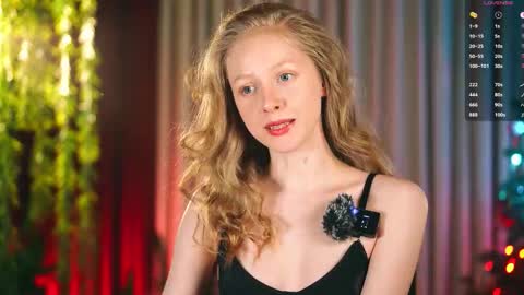 Snapshot of mia_vebes chatting on January 8, 6:54 pm Mia online show from January 8, 6:54 pm