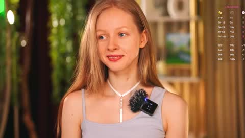 Snapshot of mia_vebes chatting on March 14, 10:32 am Mia online show from March 14, 10:32 am