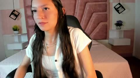 Snapshot of mia_velmont chatting on May 6, 8:14 pm Miaaa online show from May 6, 8:14 pm