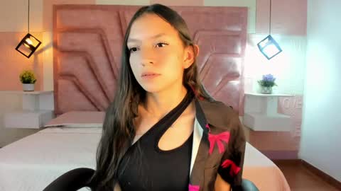 Snapshot of mia_velmont chatting on May 8, 8:36 pm Miaaa online show from May 8, 8:36 pm