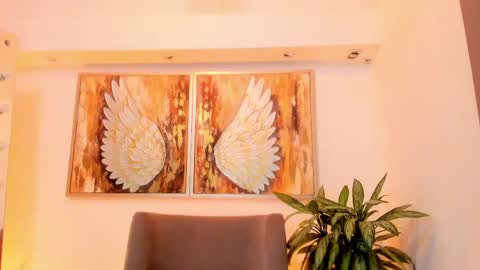 Snapshot of mia_velve chatting on May 12, 11:07 am Mia online show from May 12, 11:07 am