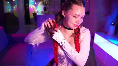 VixenMia online show from March 23, 3:43 am