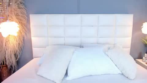 mia vixenn  online show from November 6, 4:46 am