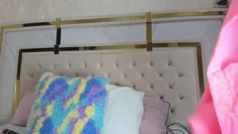 mia_vy online show from January 8, 7:16 pm