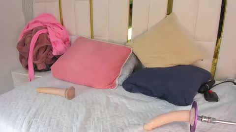 mia_vy online show from March 27, 3:34 am