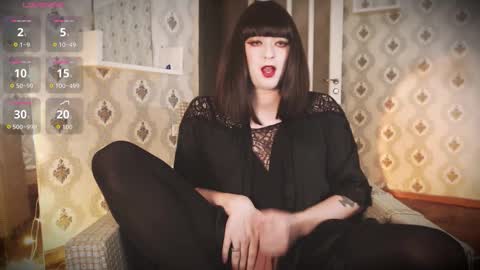 mia_wallase online show from December 3, 9:07 am