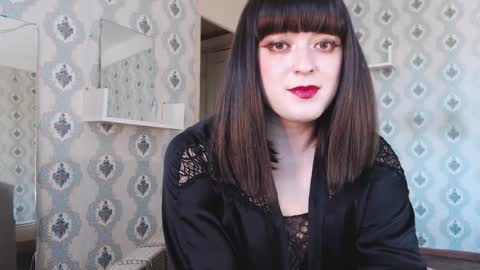 Snapshot of mia_wallase chatting on April 4, 7:17 am mia_wallase online show from April 4, 7:17 am