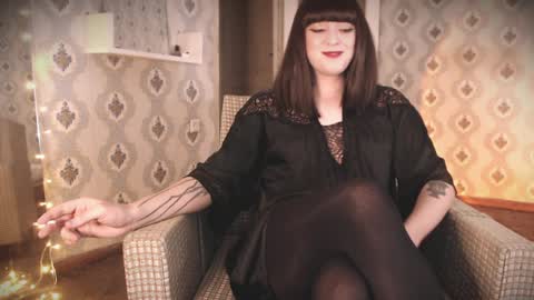 Snapshot of mia_wallase chatting on April 5, 7:55 pm mia_wallase online show from April 5, 7:55 pm