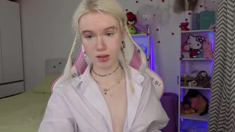 Mia online show from February 21, 3:18 am